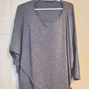 Kim & Cami grey tshirt with short raglan sleeves